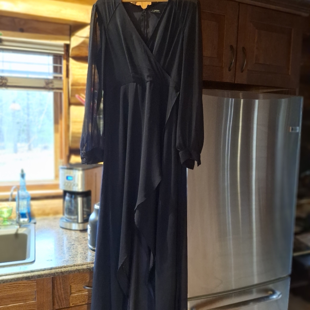 ๐Le Chateau Dress๐ - Picture 2 of 9